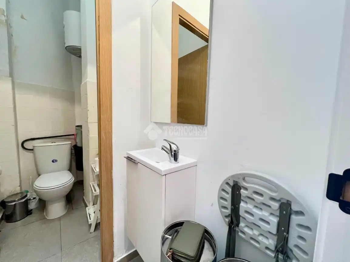Baño de Local en venta en Madrid con Aire acondicionado