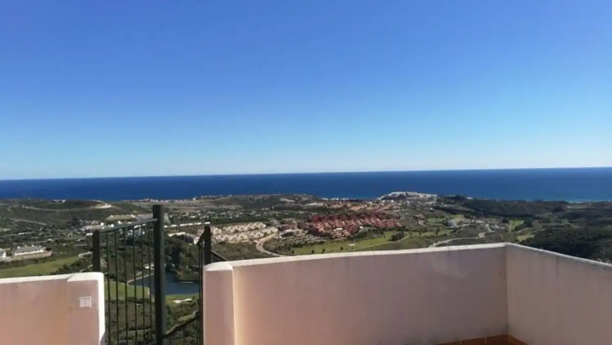 Àtic amb piscina en venda a Doña Julia Golf