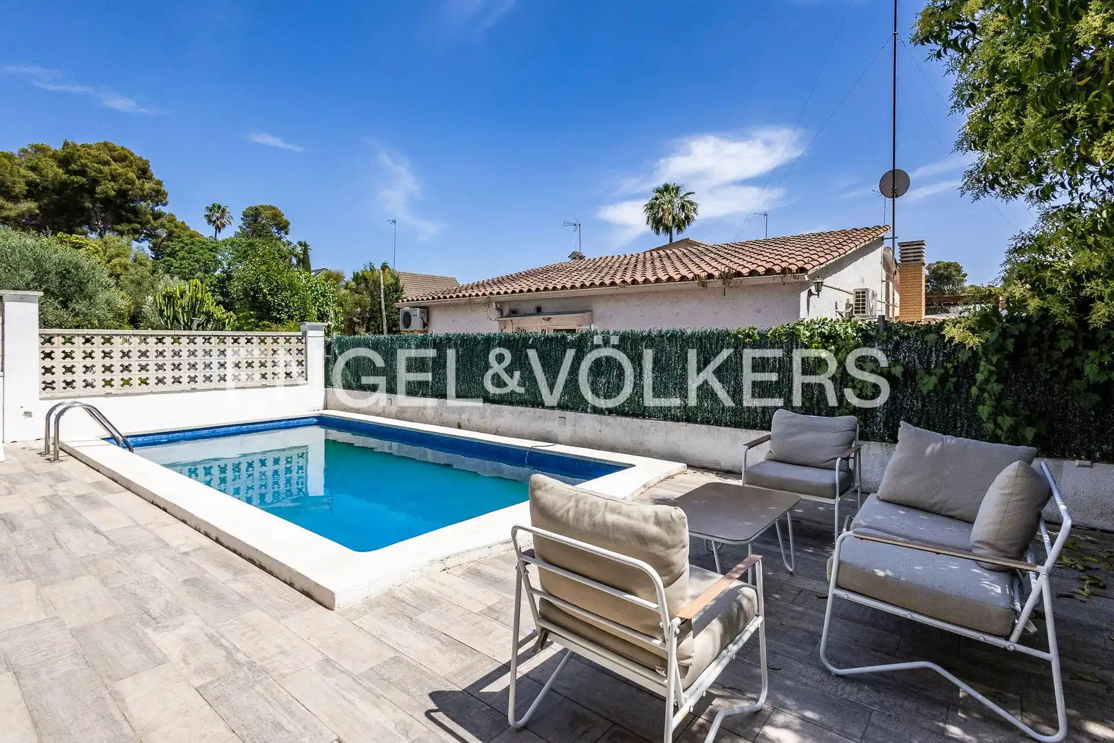 Vista exterior de Casa o xalet en venda en Castelldefels amb Aire condicionat, Calefacció i Parquet