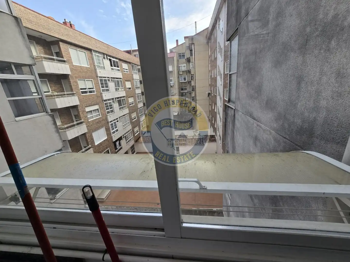 Terrassa de Pis de lloguer en Vigo  amb Calefacció, Moblat i Balcó