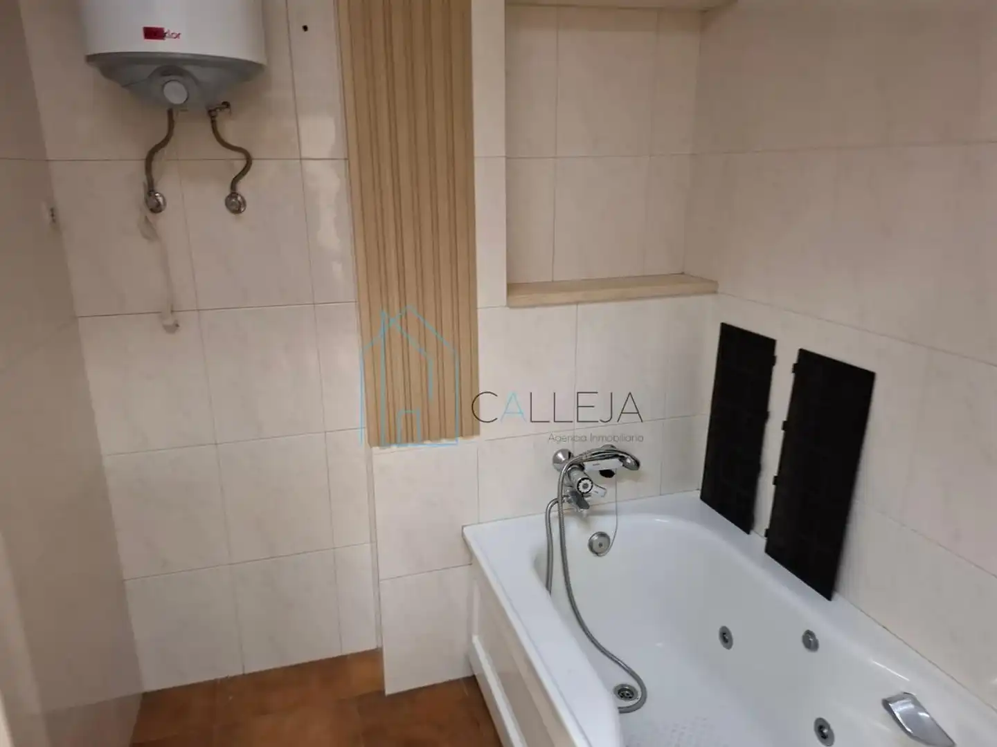 Bathroom of Office for rent in A Ponte