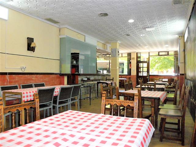 Local comercial en Alquiler en Calle de Abastos en Centro