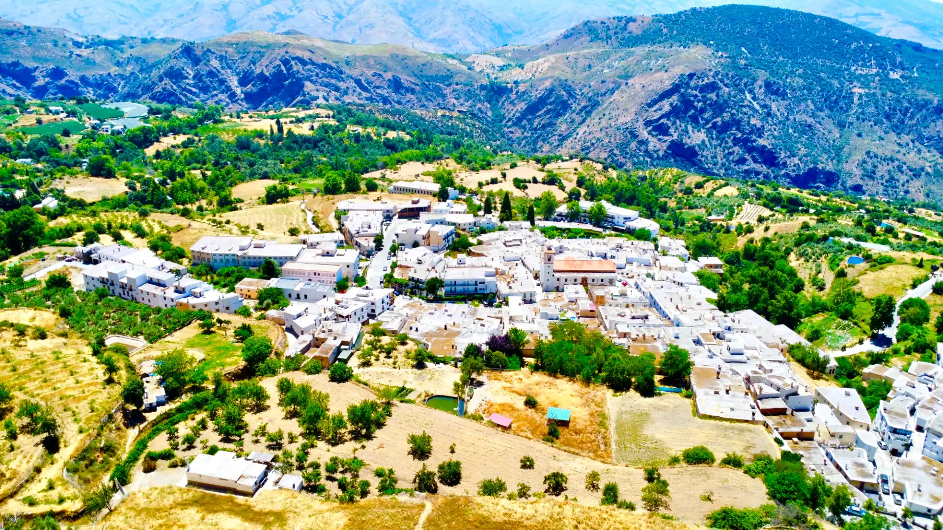 Vista exterior de Casa o xalet en venda en Pórtugos amb Calefacció, Terrassa i Traster