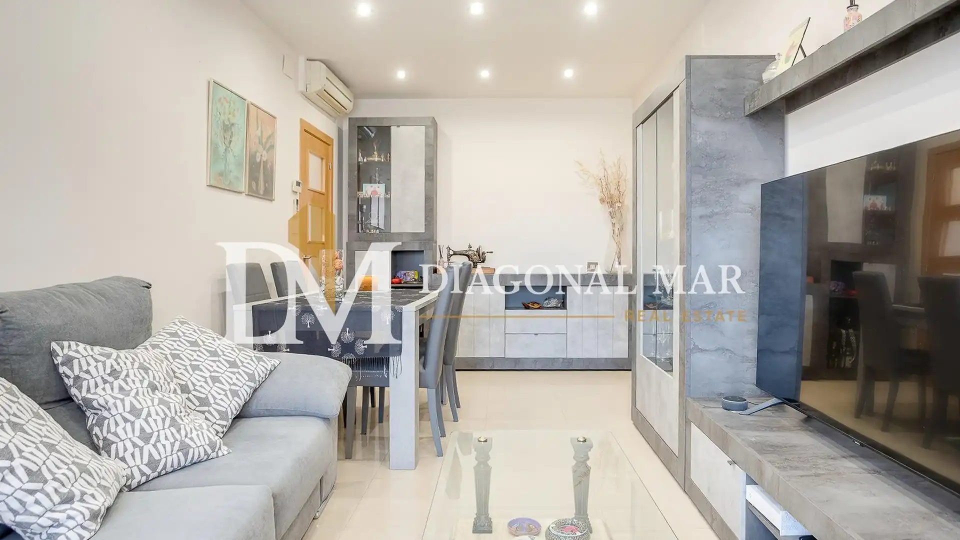Living room of Flat for sale in  Barcelona Capital  with Air Conditioner, Furnished and Balcony