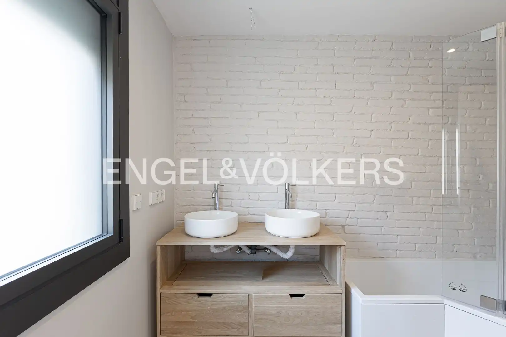 Bathroom of Houses for sale in Barcelona  with Air Conditioner, Heating and Private garden