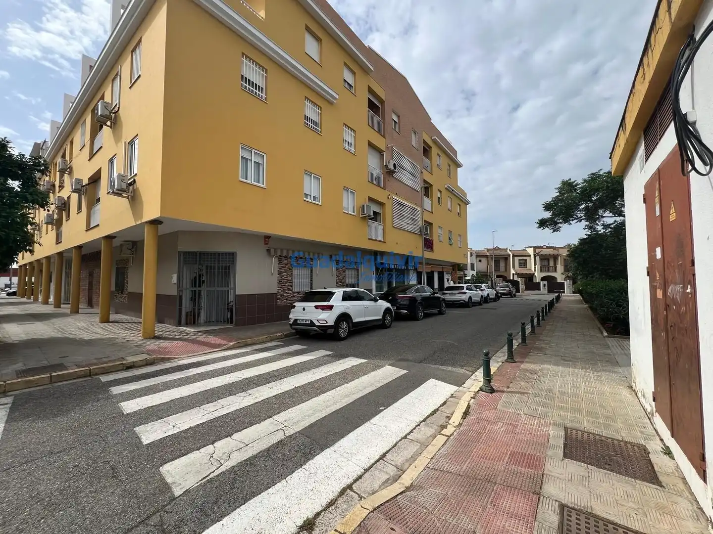 Vista exterior de Àtic en venda en Dos Hermanas amb Aire condicionat i Terrassa