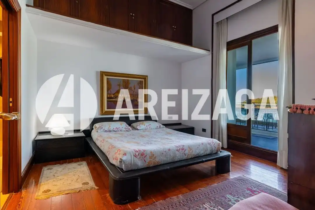 Habitación de Piso en venta en Donostia - San Sebastián  con Calefacción, Terraza y Balcón