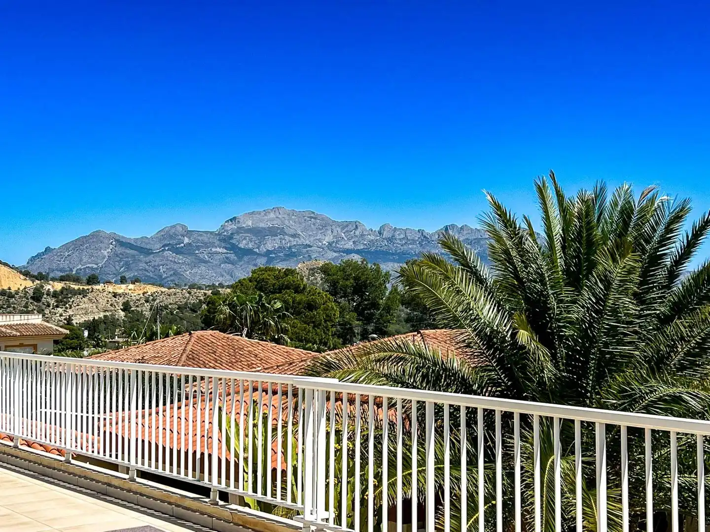 Vista exterior de Casa o chalet en venta en La Nucia con Aire acondicionado, Jardín privado y Piscina