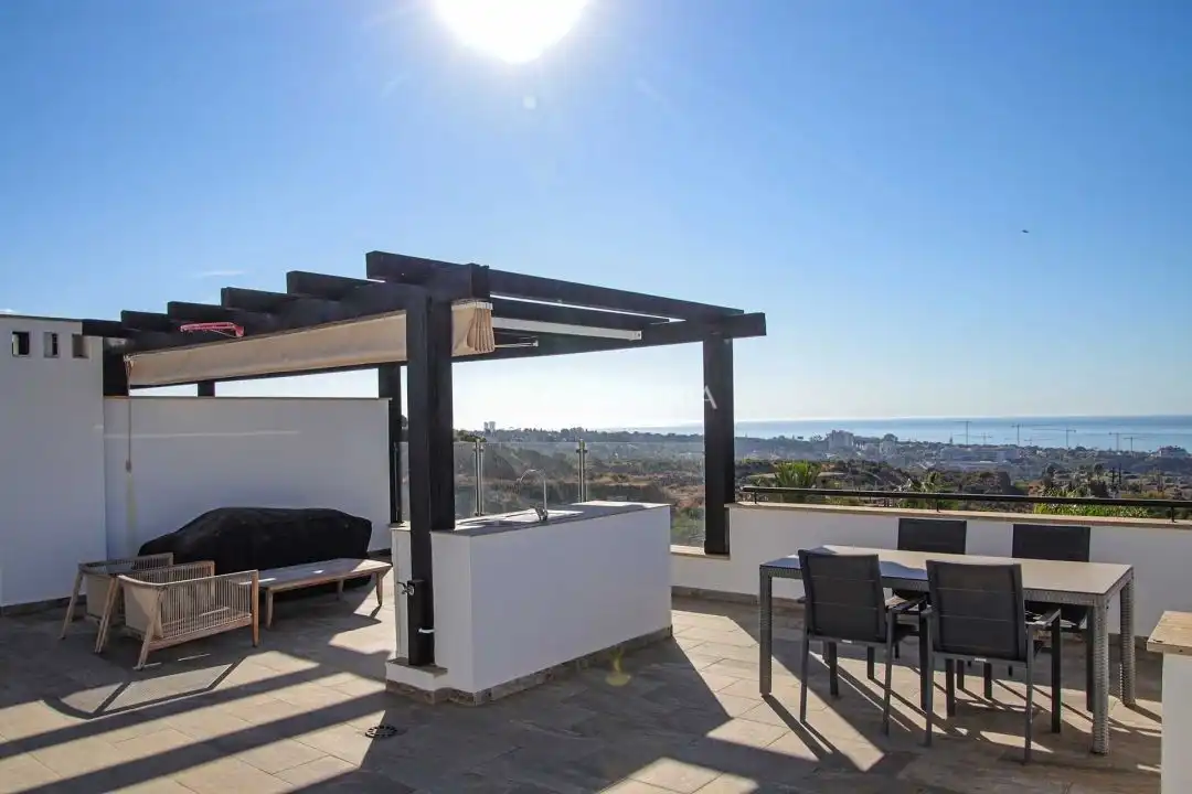 Terrassa de Casa adosada en venda en Marbella amb Aire condicionat, Calefacció i Jardí privat