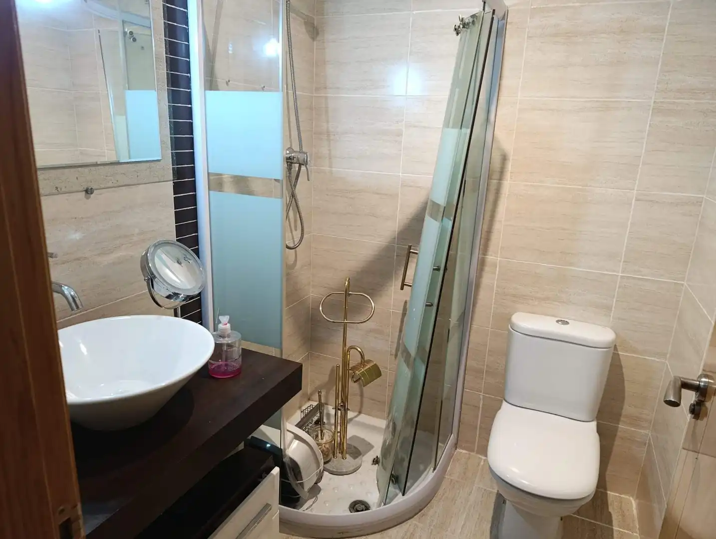 Baño de Casa adosada en venta en Valverde de la Virgen con Jardín privado, Terraza y Balcón
