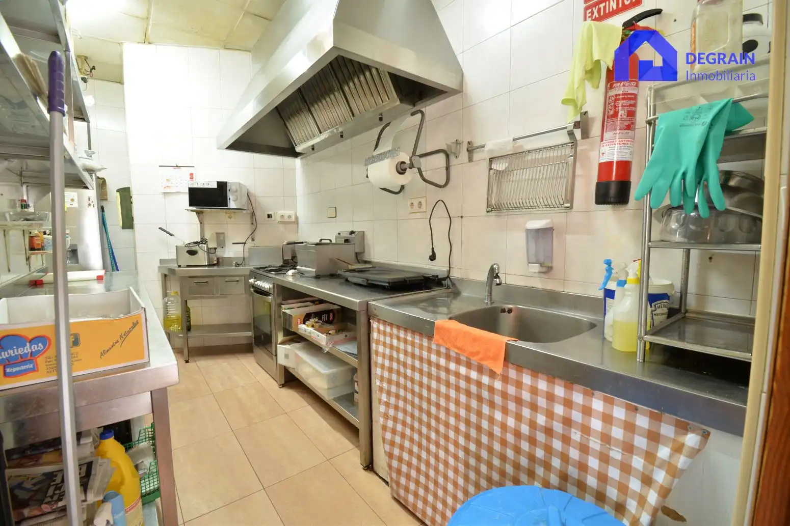 Cuina de Local de lloguer en Oviedo 