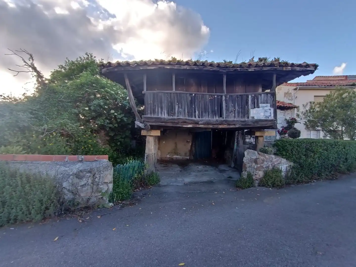 Vista exterior de Casa o chalet en venta en Castrillón con Trastero y Piscina