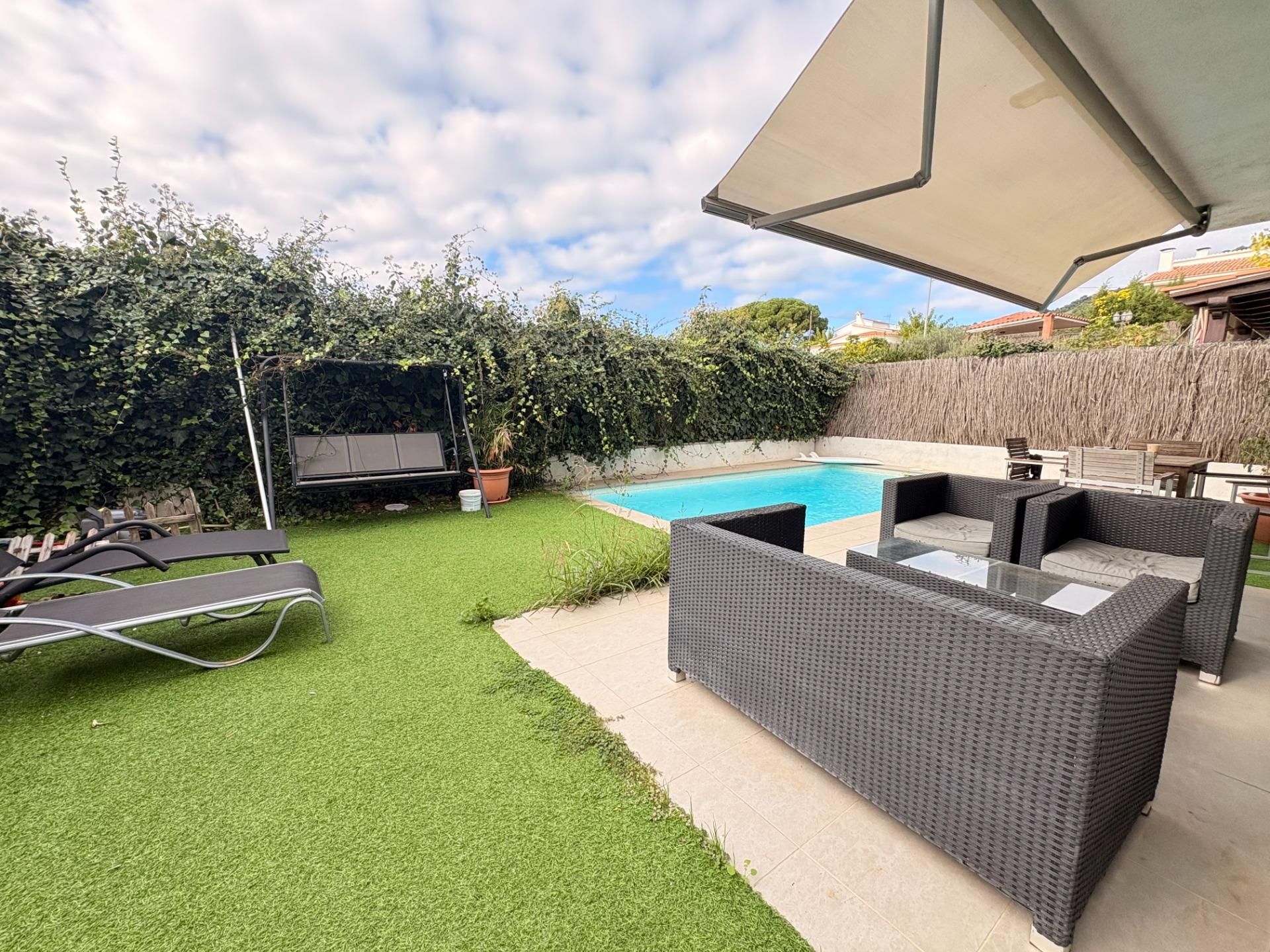 Swimming pool of House or chalet for sale in Pineda de Mar  with Heating and Swimming Pool