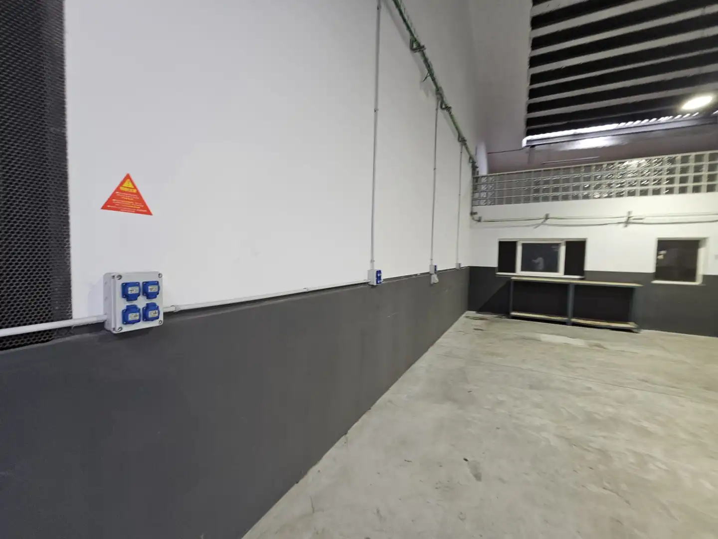 Fabrikhallen zur Miete in Terrassa mit Heizung und Alarm