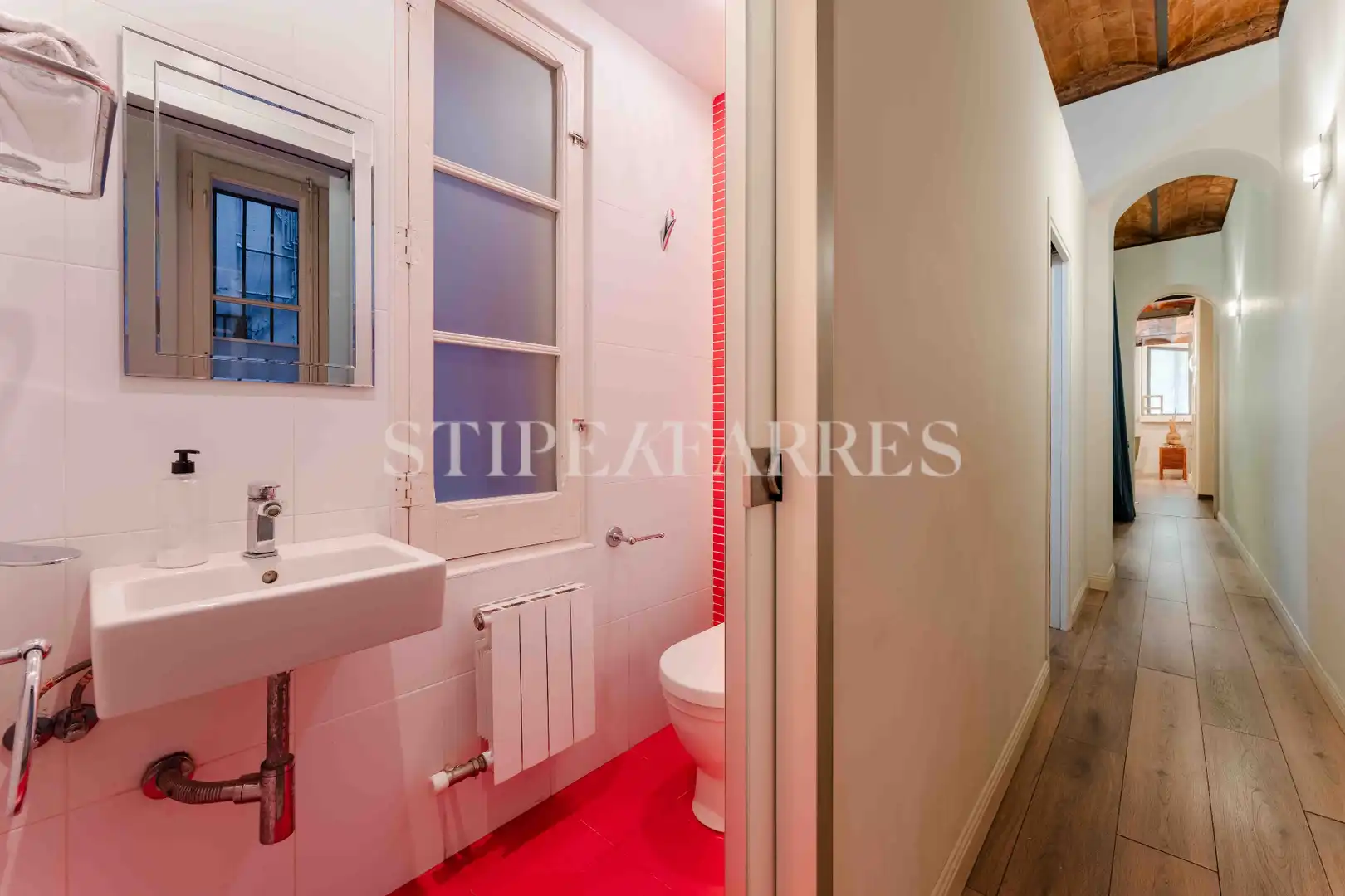 Baño de Piso de alquiler en Barcelona con Calefacción, Terraza y Amueblado