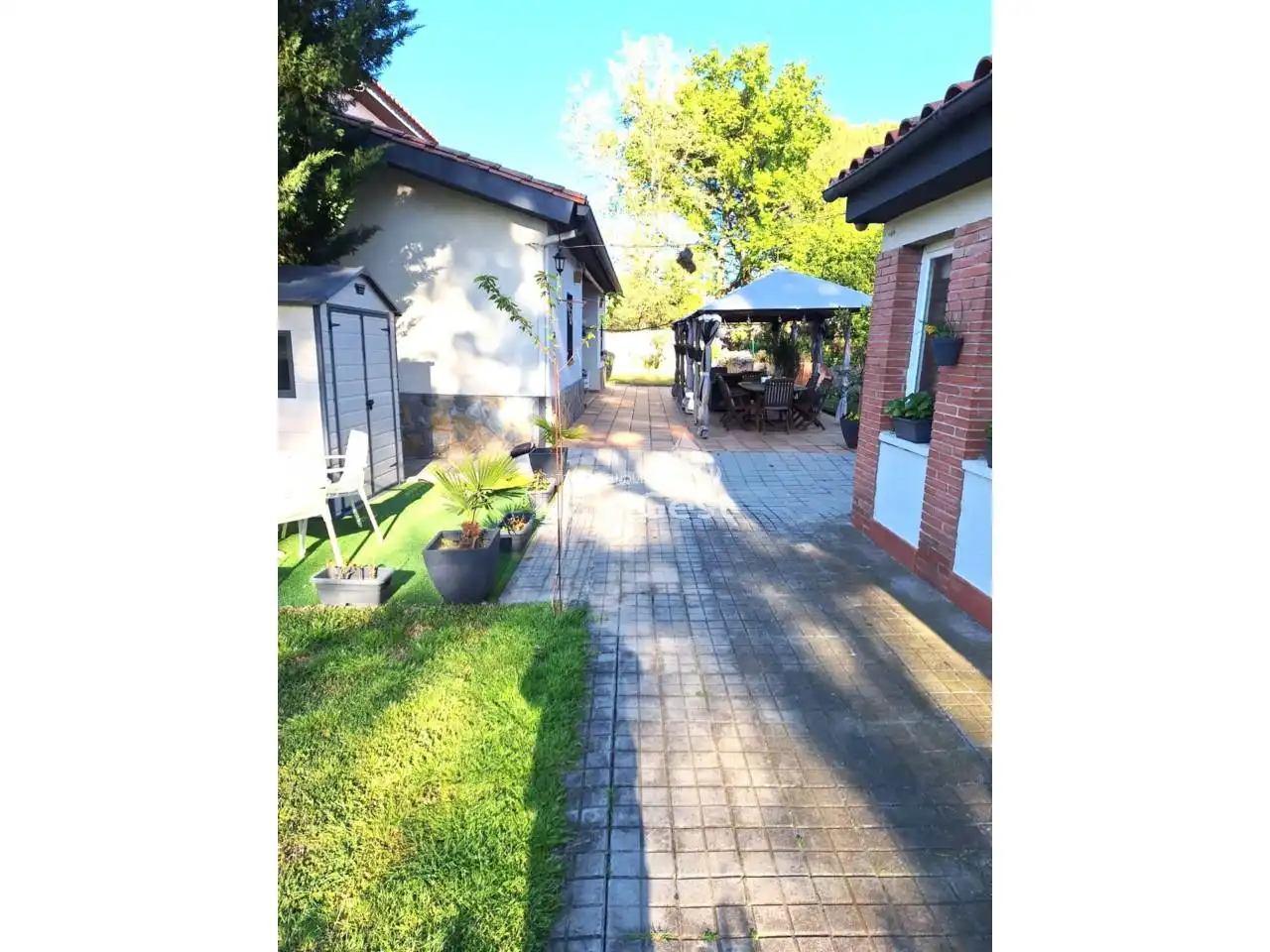 Vista exterior de Casa o xalet en venda en Vilobí d'Onyar amb Aire condicionat, Calefacció i Jardí privat