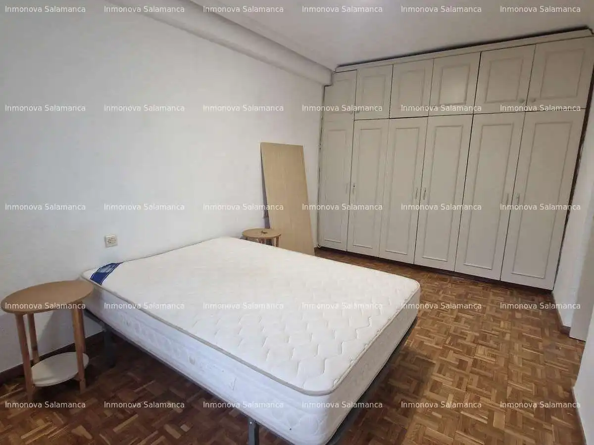 Schlafzimmer von Wohnung zur untervermieten in Salamanca mit Heizung, Terrasse und Möbliert