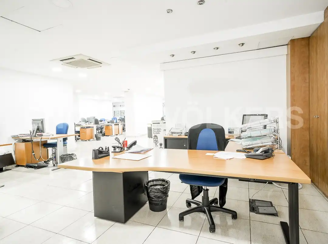 Office for sale in Barcelona  with Air Conditioner and Furnished