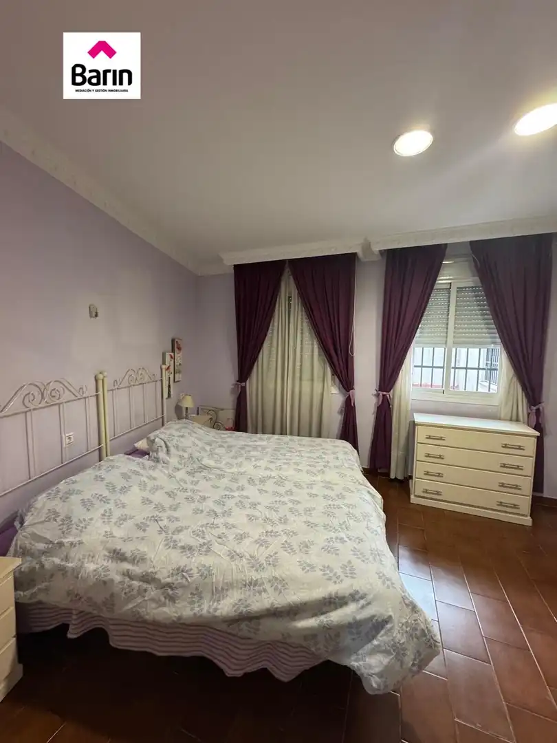 Schlafzimmer von Wohnungen zur Miete in Córdoba mit Klimaanlage, Heizung und Möbliert