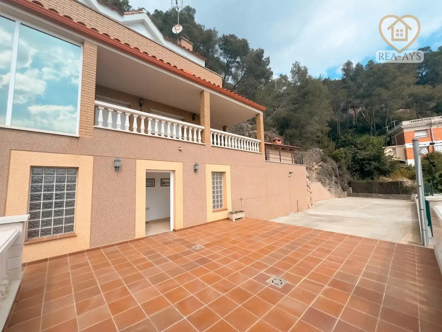 Vista exterior de Casa o chalet en venta en Vallirana con Aire acondicionado, Calefacción y Jardín privado