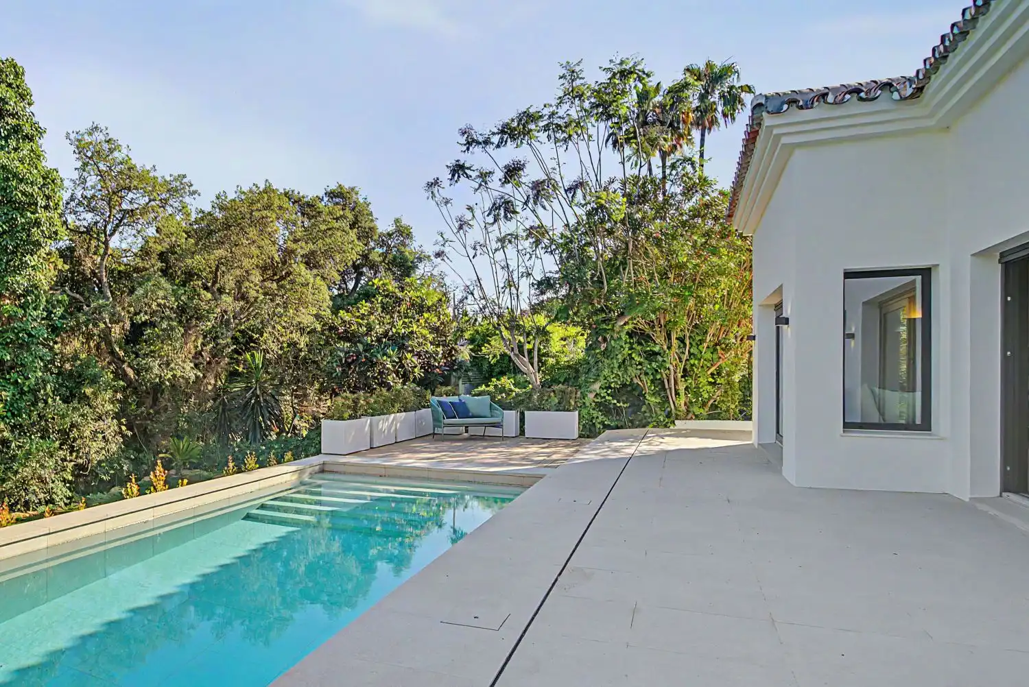 Vista exterior de Casa o chalet en venta en Sotogrande con Aire acondicionado, Calefacción y Jardín privado