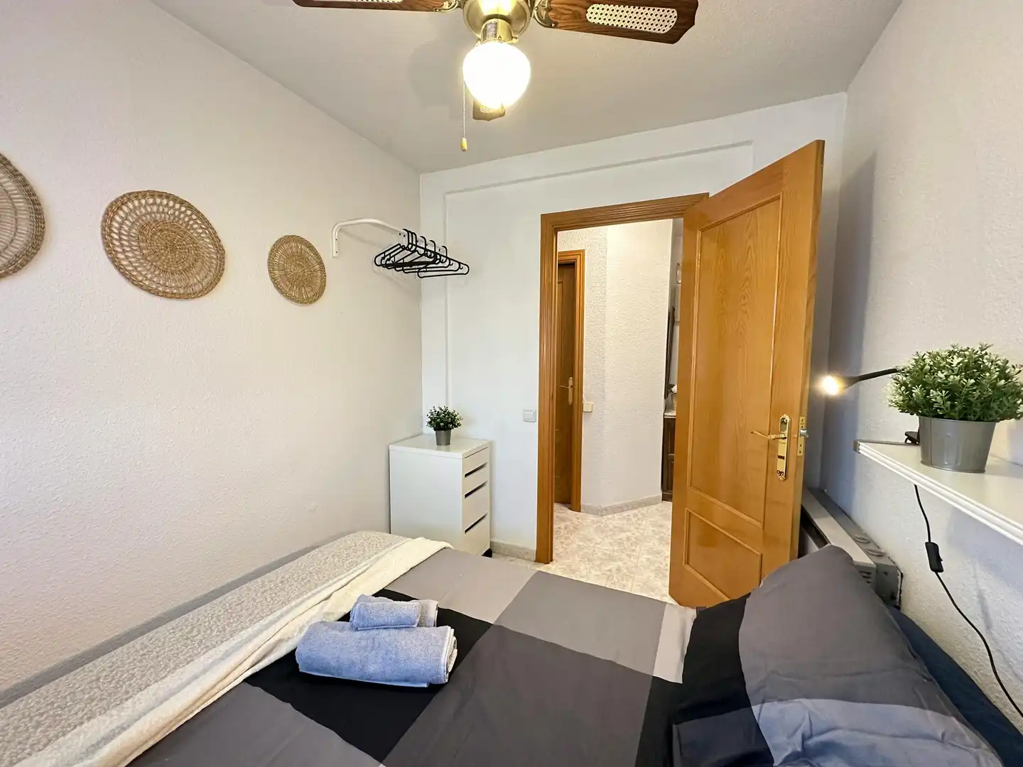 Schlafzimmer von Wohnung zur Miete in Madrid mit Heizung, Privatgarten und Möbliert