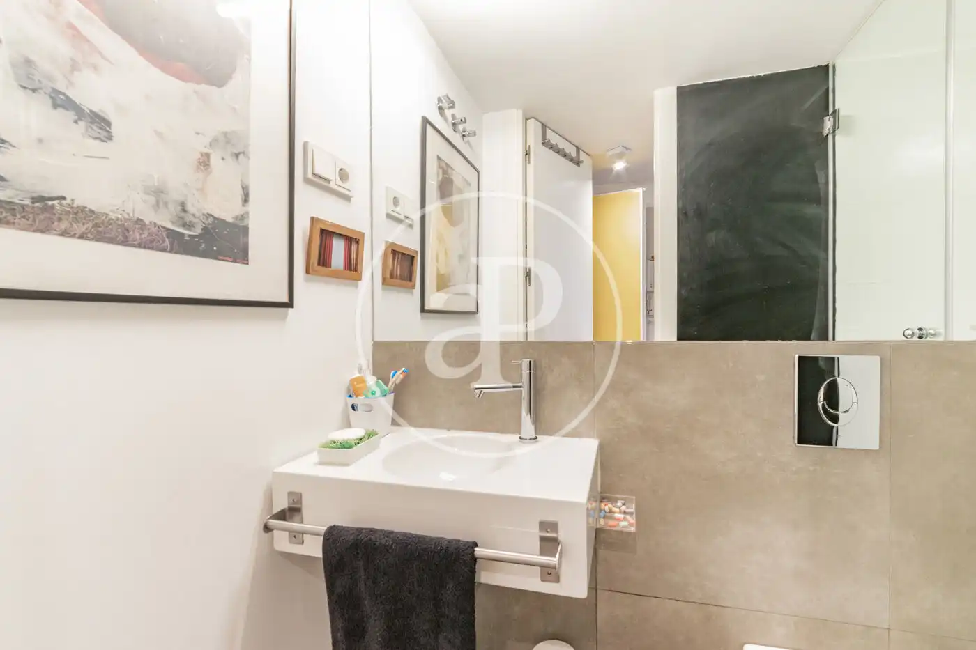 Baño de Piso en venta en Madrid con Calefacción, Terraza y Trastero