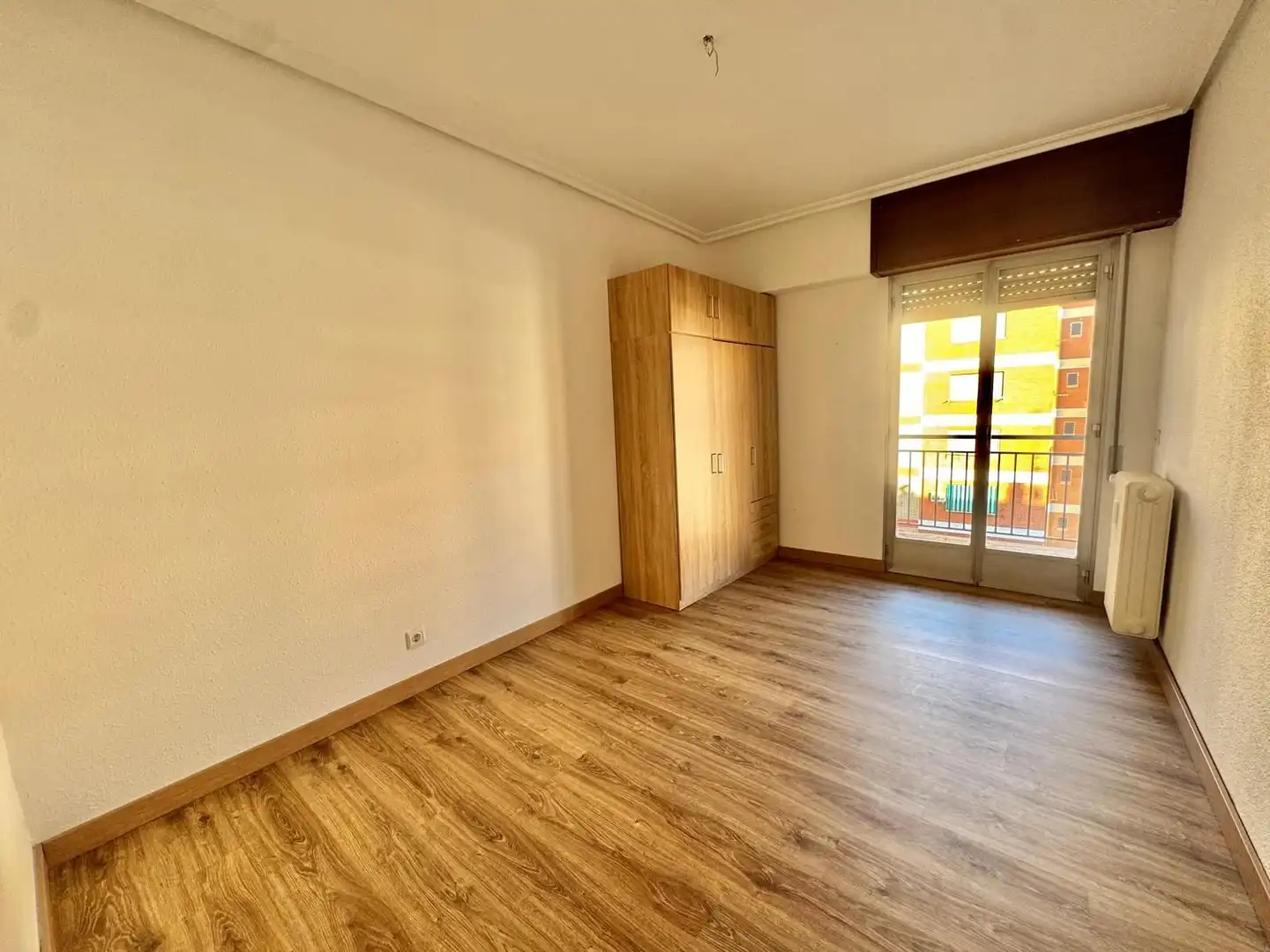 Habitación de Apartamento en venta en  Logroño con Calefacción