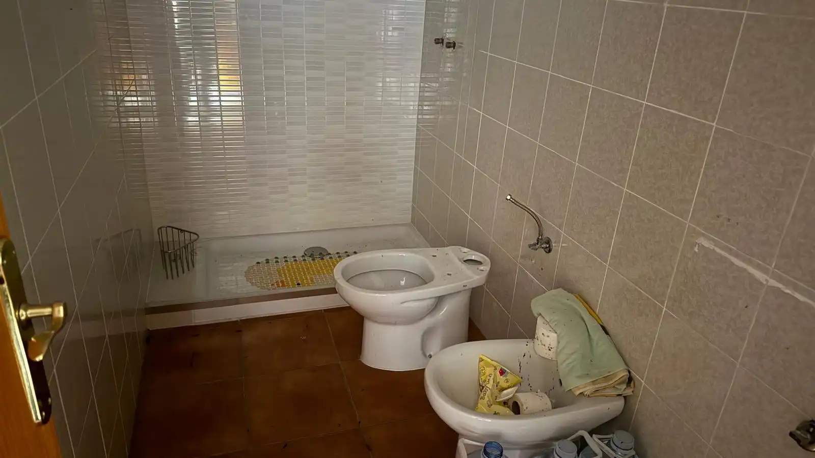 Baño de Piso en venta en Torrevieja con Terraza y Piscina comunitaria