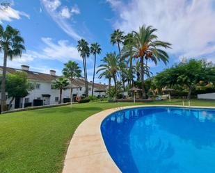 Single-family semi-detached for sale in Calle Calle Pico del Aneto, Estepona