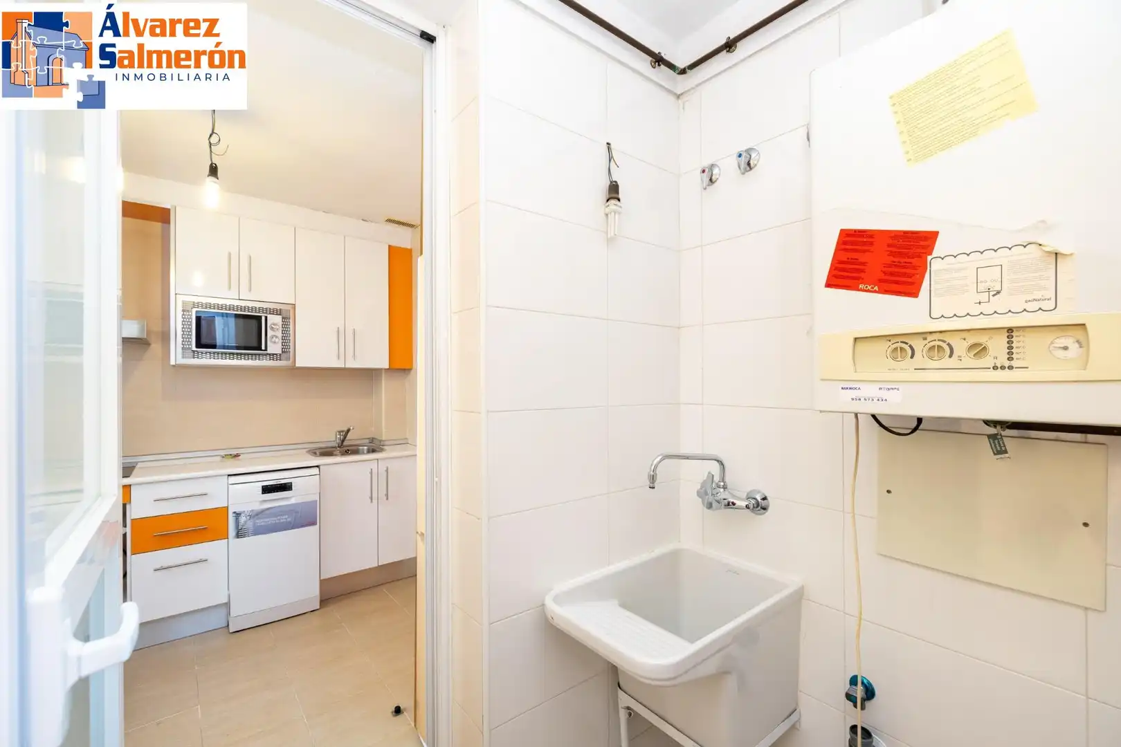 Kitchen of Flat for sale in Granada