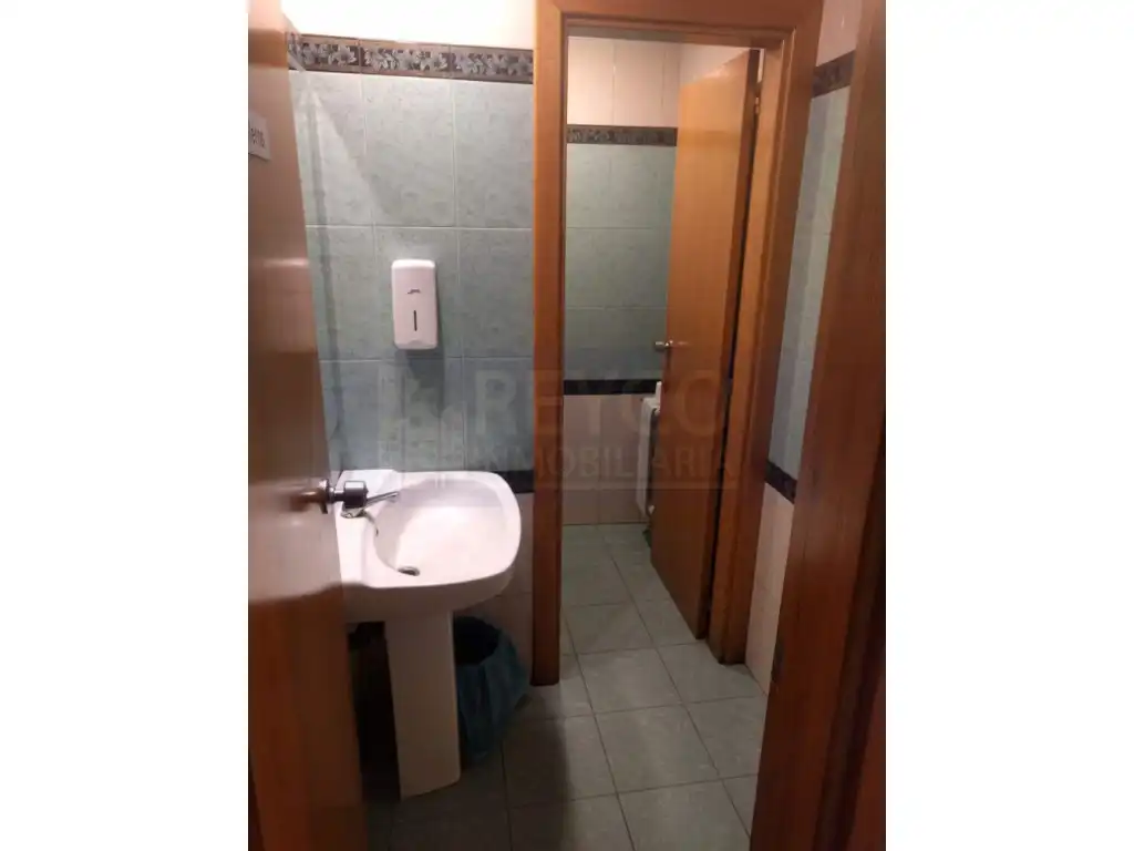 Badezimmer von Geschaftsraum zur Miete in Baños de Río Tobía