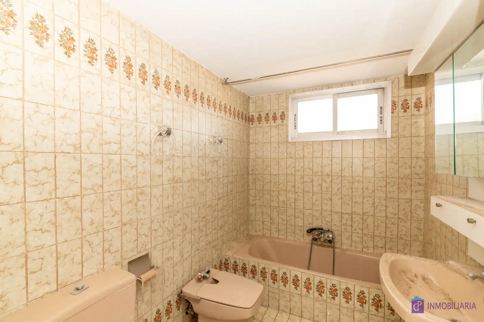 Bathroom of Flat for sale in Zaragoza  with Air Conditioner and Heating