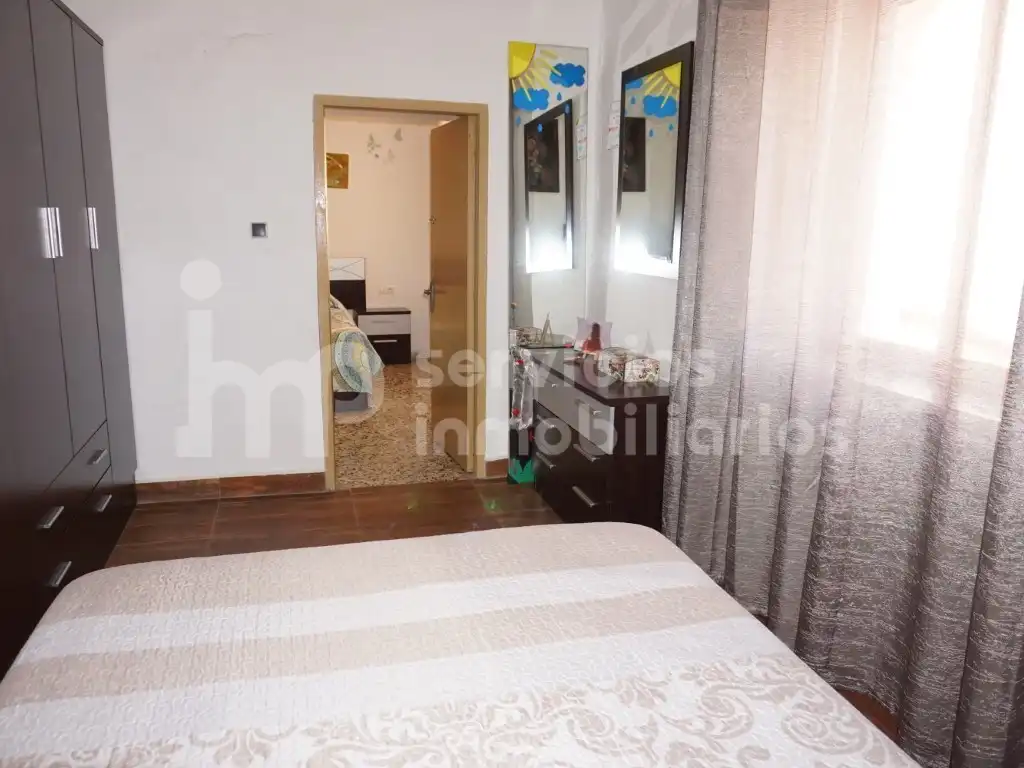 Habitación de Casa adosada en venta en Benamocarra con Jardín privado, Terraza y Amueblado