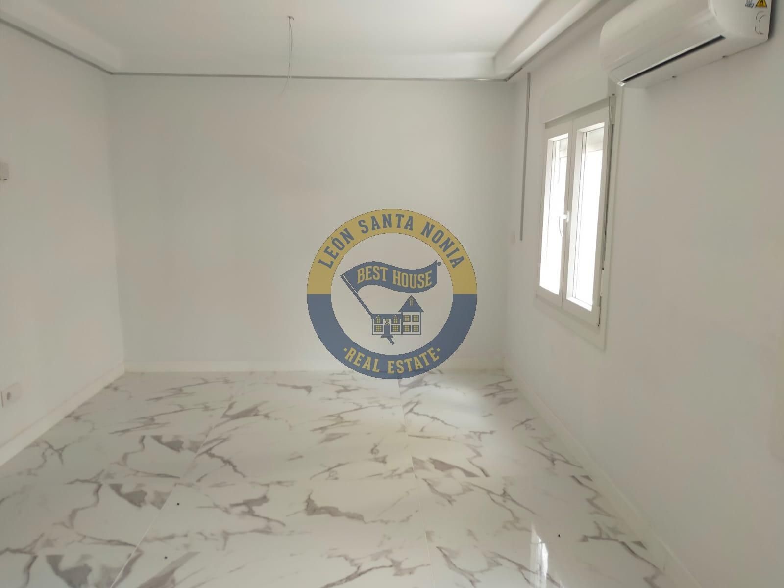 Vista exterior de Apartament en venda en León Capital  amb Calefacció i Traster