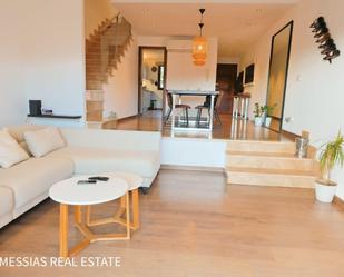 Wohnzimmer von Einfamilien-Reihenhaus miete in Costitx mit Klimaanlage, Heizung und Privatgarten