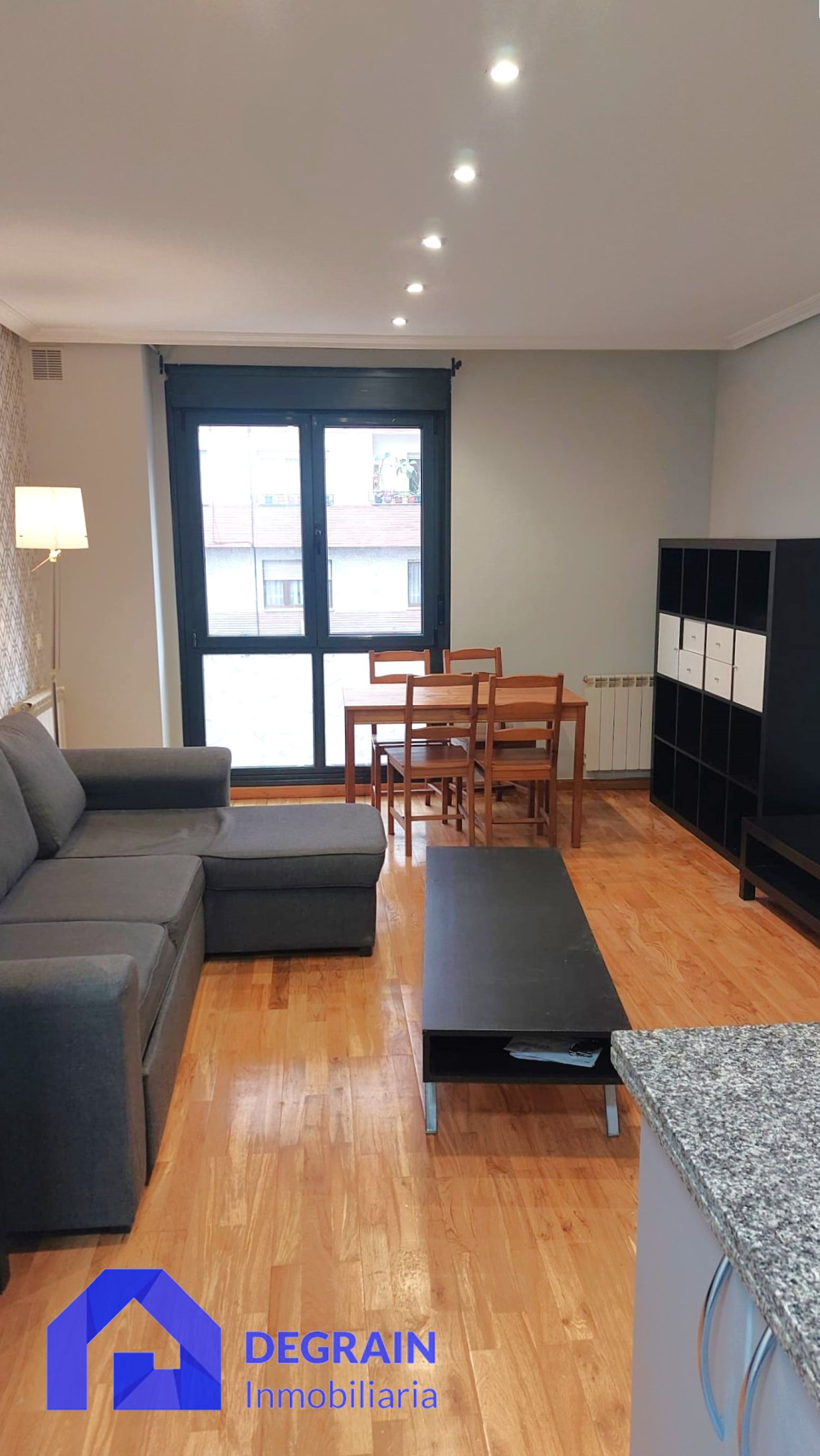 Sala d'estar de Pis en venda en Oviedo  amb Calefacció