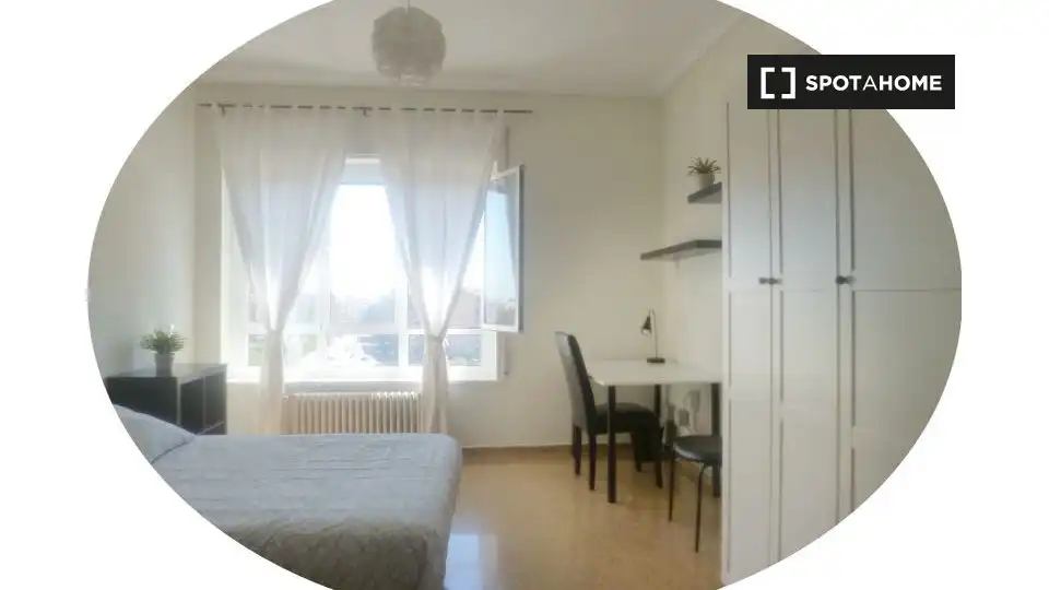 Habitación de Piso de alquiler en Zaragoza con Aire acondicionado, Calefacción y Amueblado