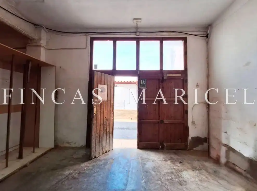 Local de alquiler en Vallpineda - Santa Bàrbara