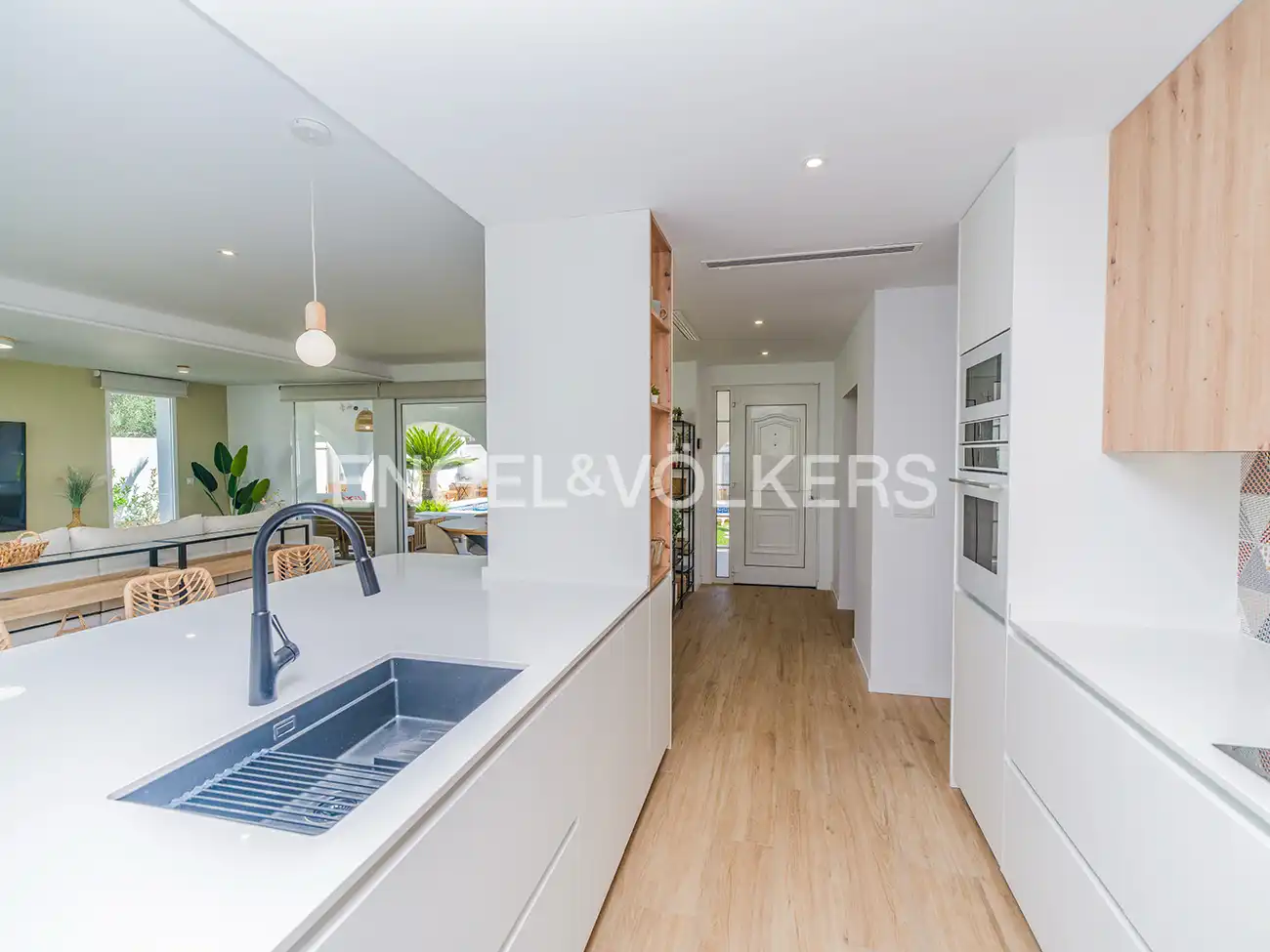 Cocina de Casa o chalet en venta en Sant Joan d'Alacant con Aire acondicionado, Calefacción y Jardín privado