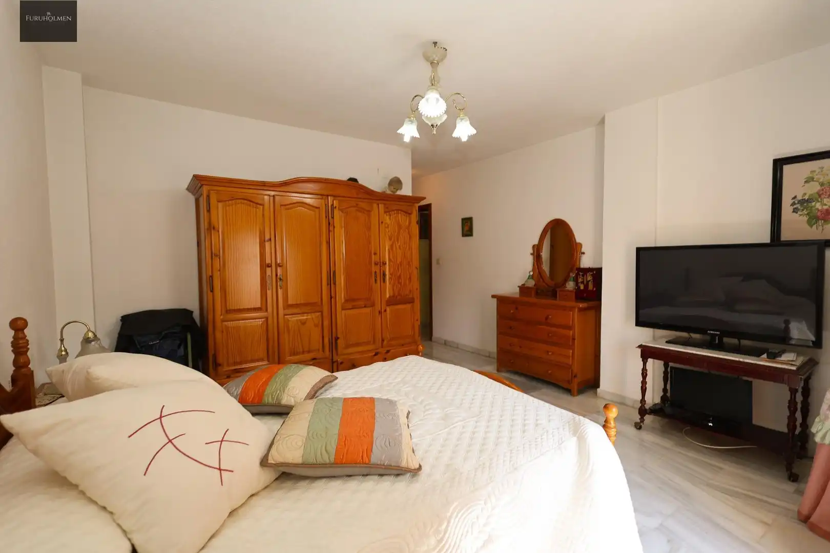 Dormitori de Casa o xalet en venda en Las Gabias amb Aire condicionat, Piscina i Balcó
