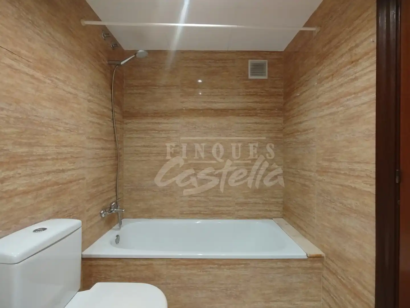 Bathroom of Flat for rent in Santa Coloma de Gramenet