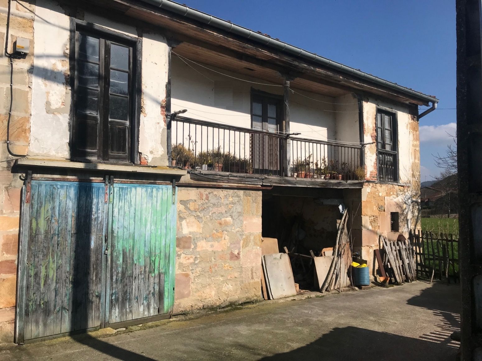 Vista exterior de Casa adosada en venda en Valdáliga amb Jardí privat, Traster i Balcó