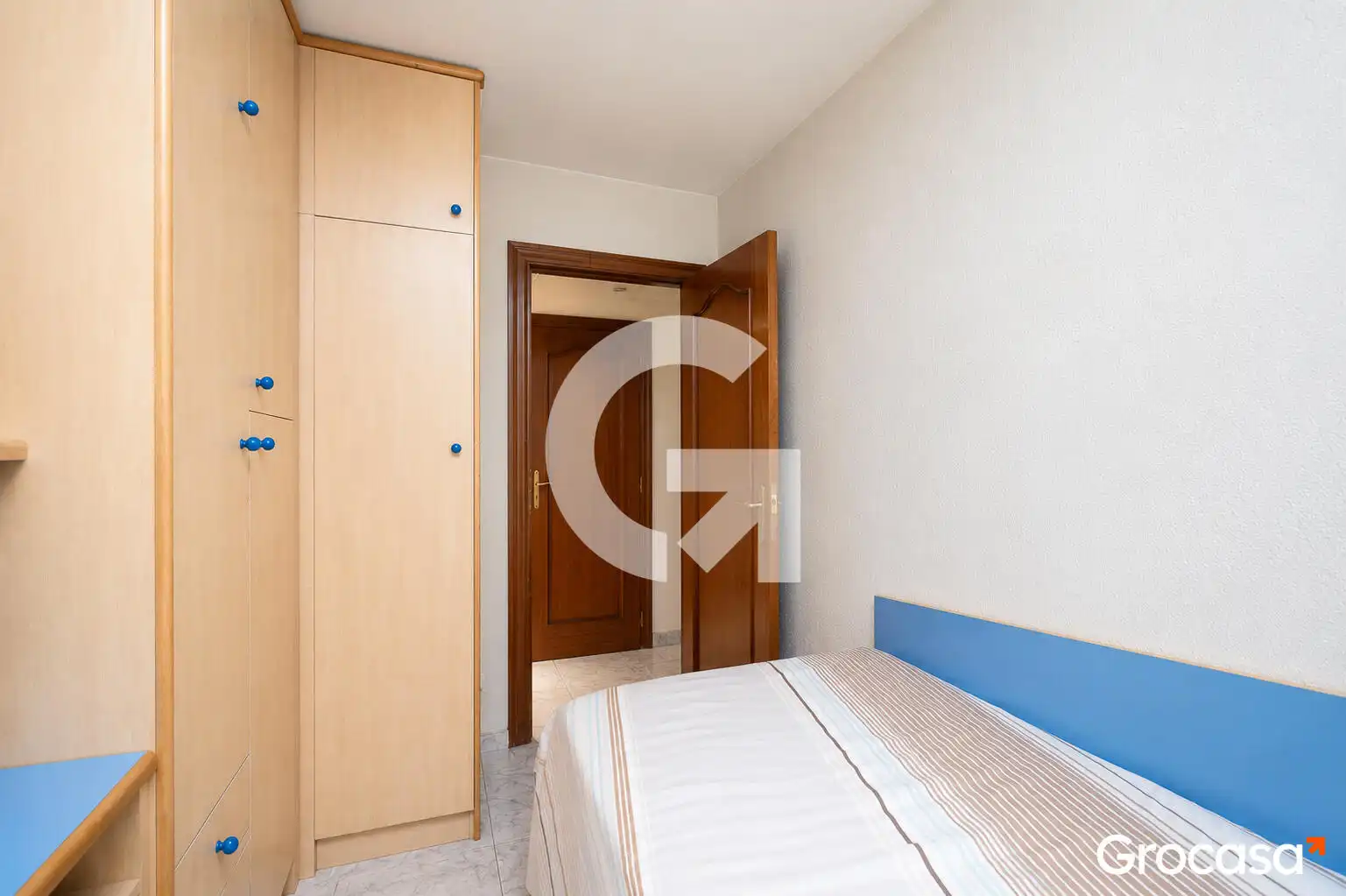 Bedroom of Flat for sale in Cornellà de Llobregat  with Air Conditioner, Furnished and Oven