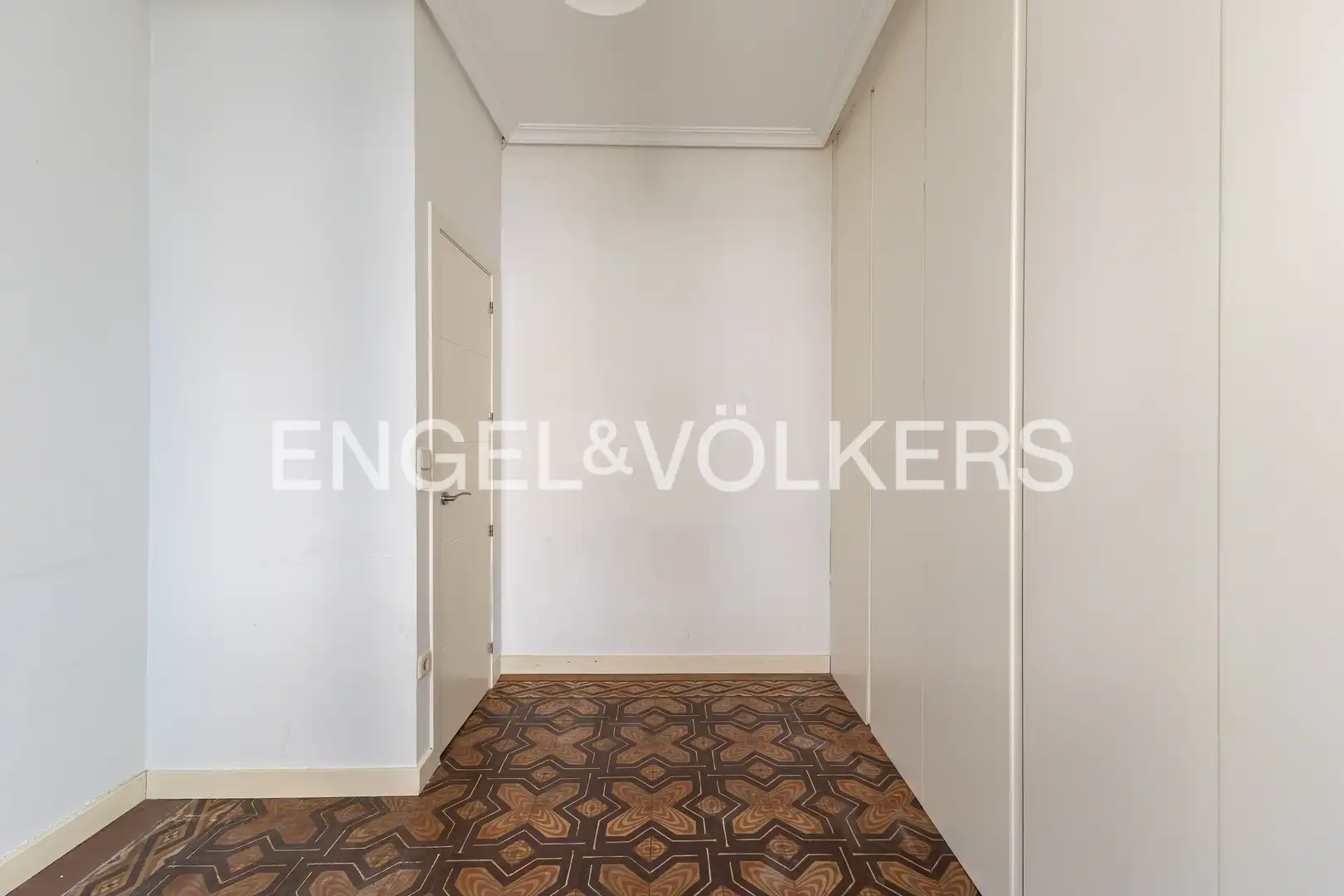 Wohnung zum Verkauf in Madrid mit Klimaanlage, Heizung und Balkon