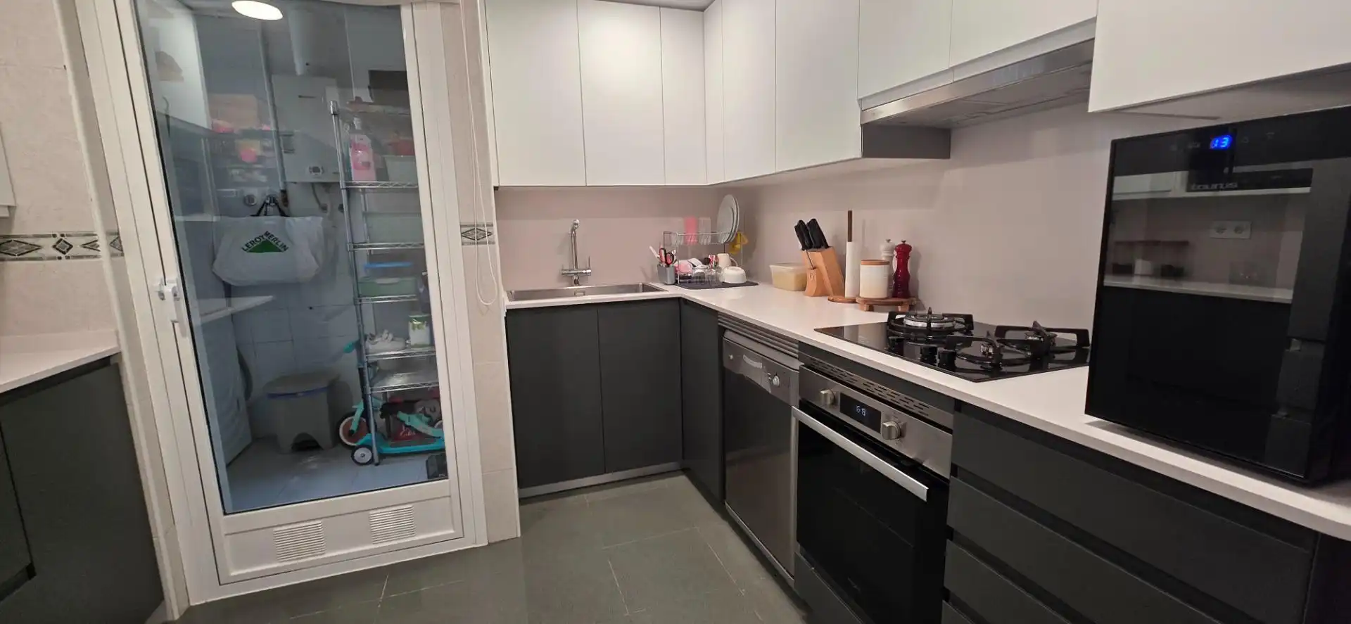 Cocina de Apartamento en venta en Sitges con Aire acondicionado, Calefacción y Jardín privado