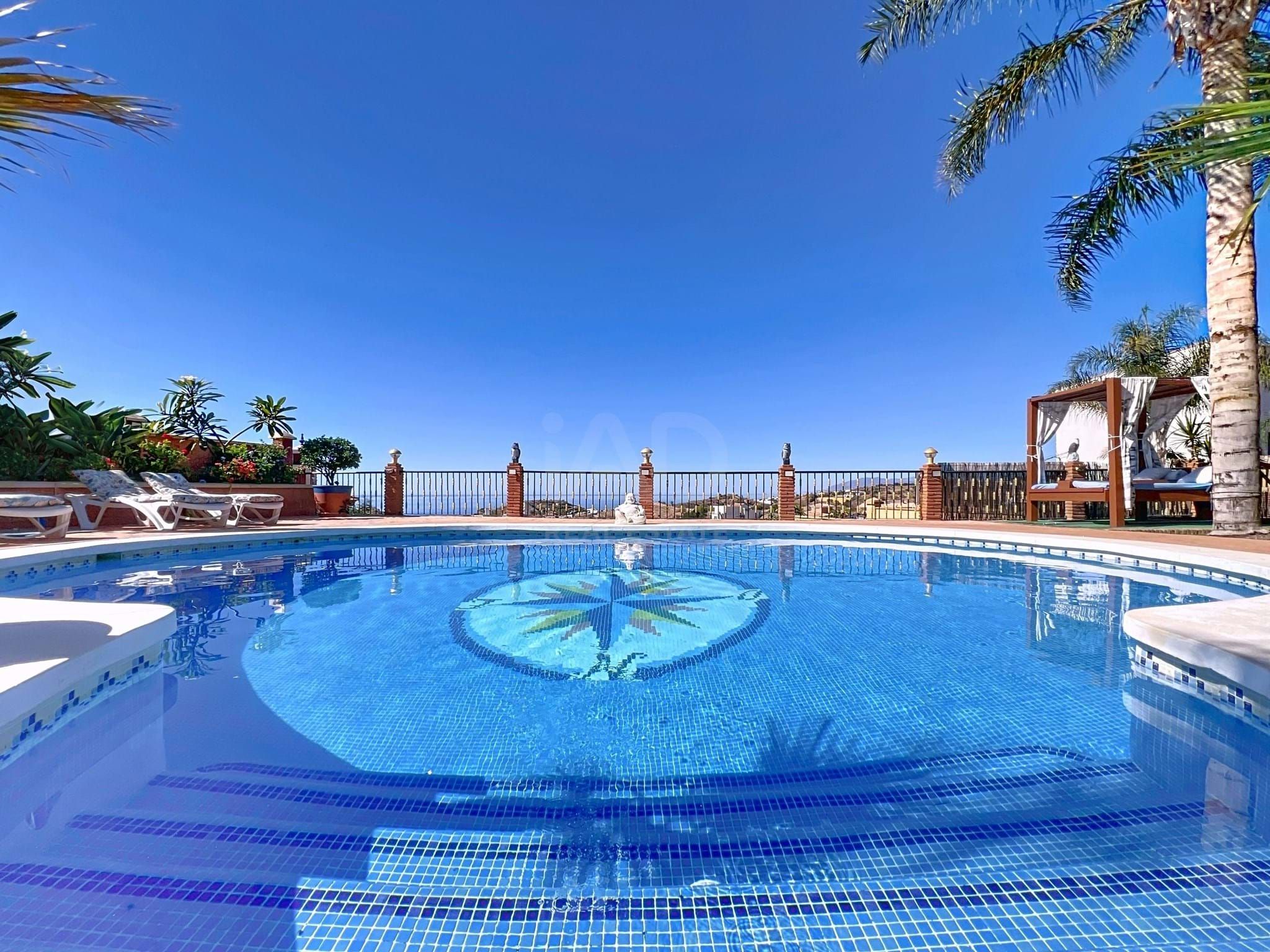 Piscina de Casa o xalet en venda en Rincón de la Victoria amb Aire condicionat, Calefacció i Terrassa