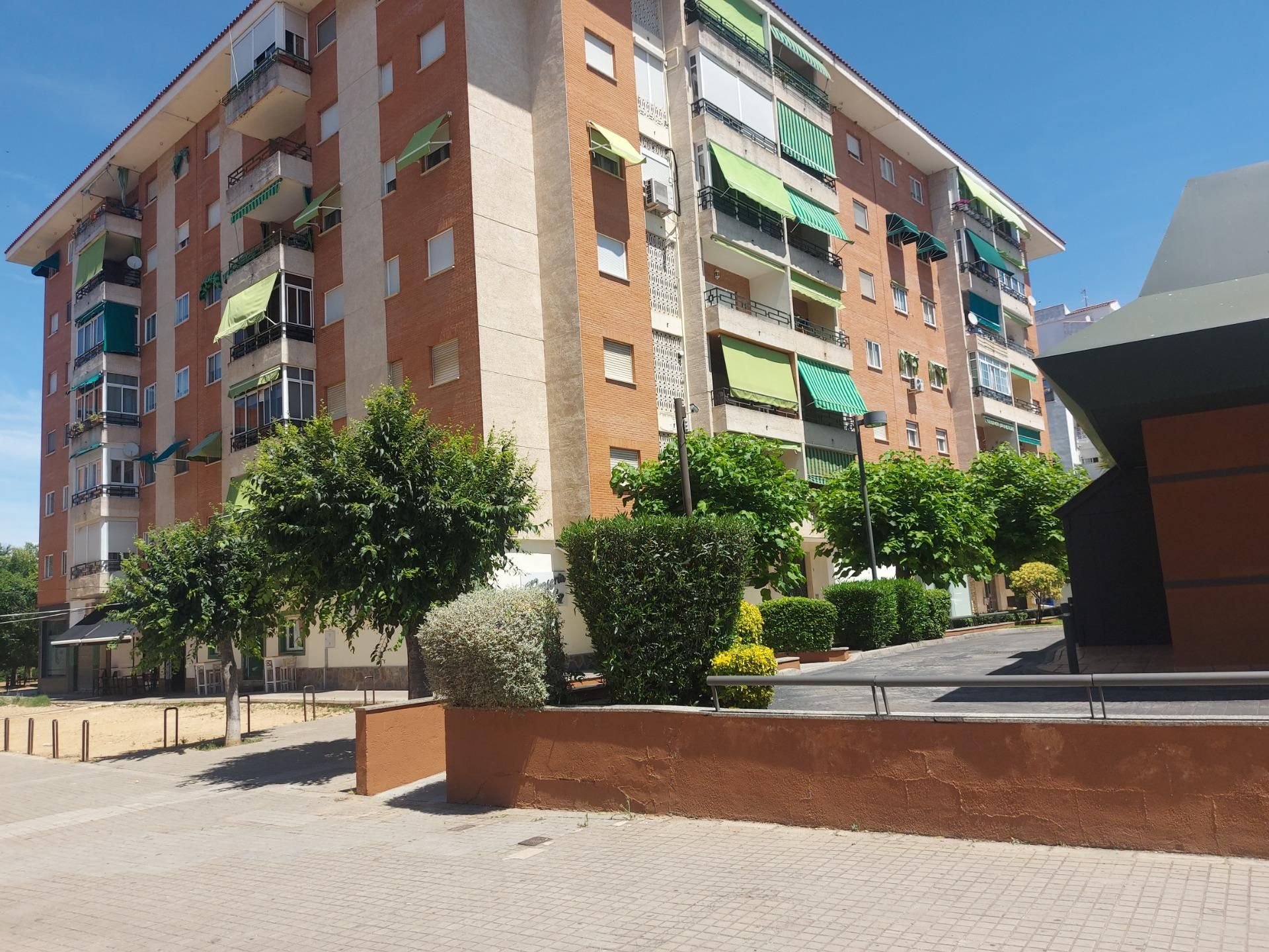Vista exterior de Pis de lloguer en Badajoz Capital amb Parquet, Terrassa i Balcó