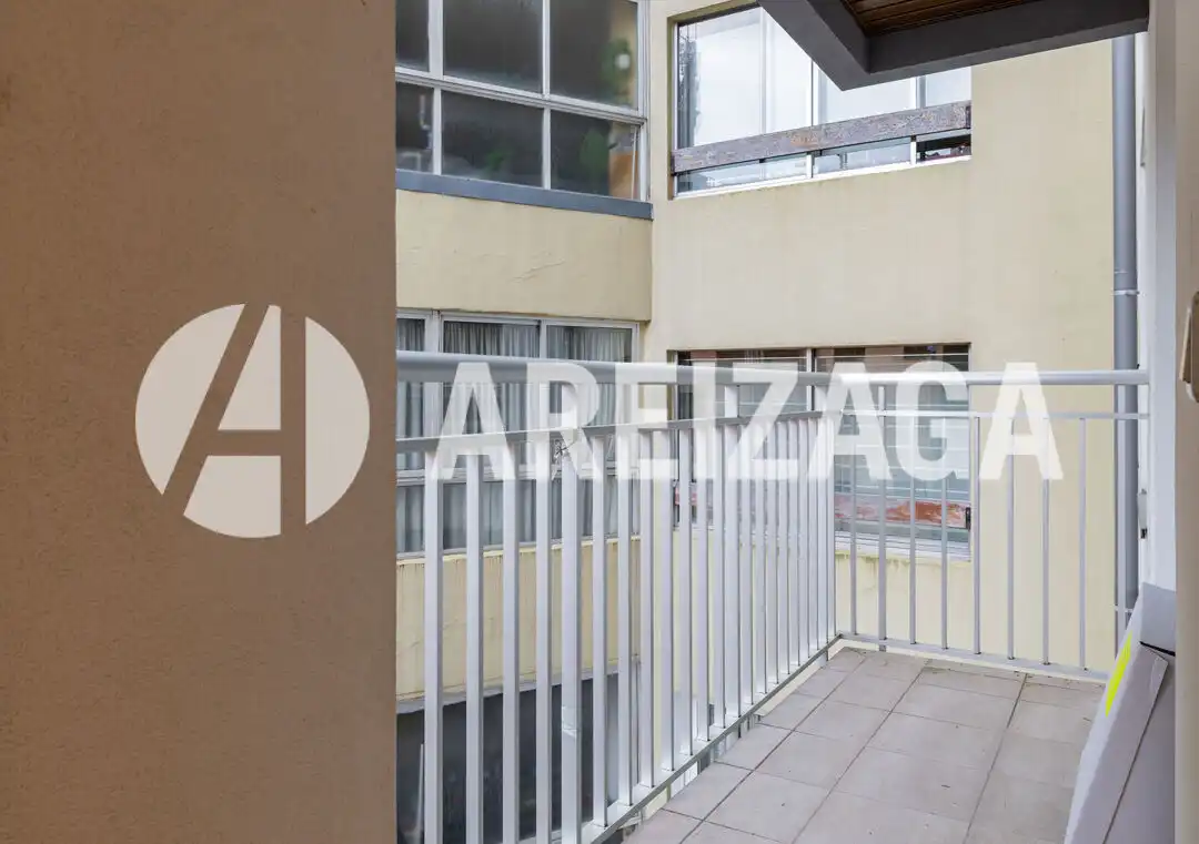 Terrassa de Pis en venda en Donostia - San Sebastián  amb Calefacció i Balcó