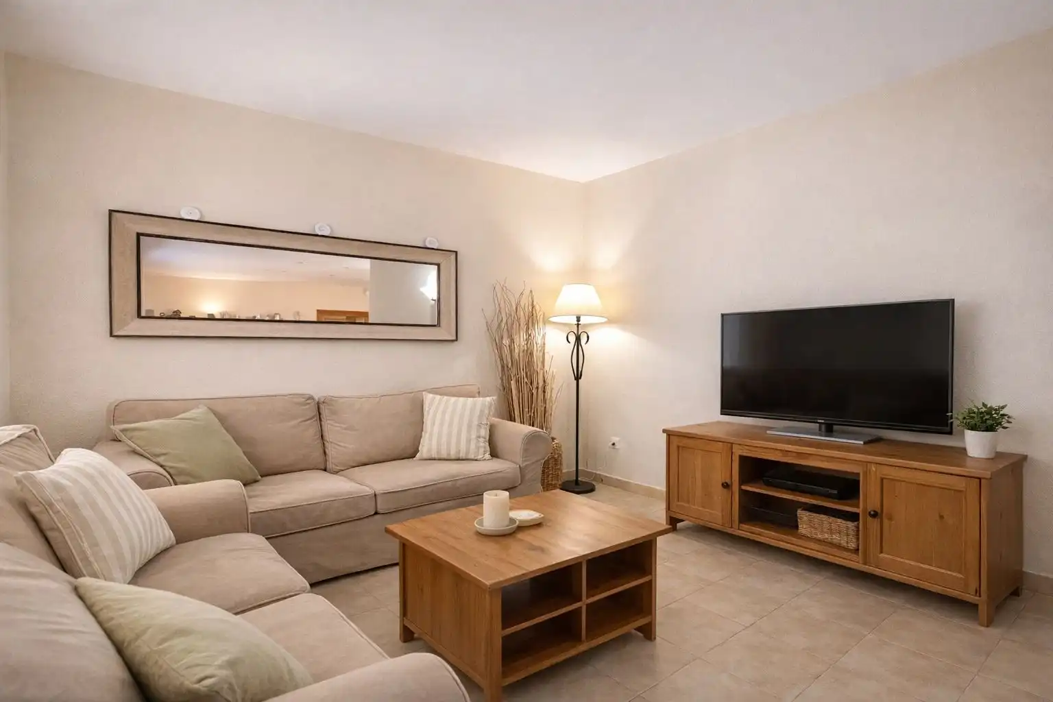 Sala d'estar de Casa o xalet en venda en Calafell amb Aire condicionat, Jardí privat i Terrassa